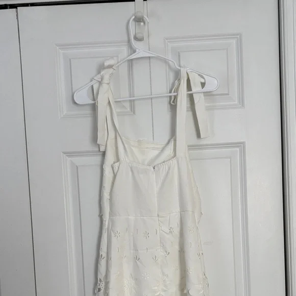 Petal & Pup White Floral Maxi Dress - Picture 6 of 8